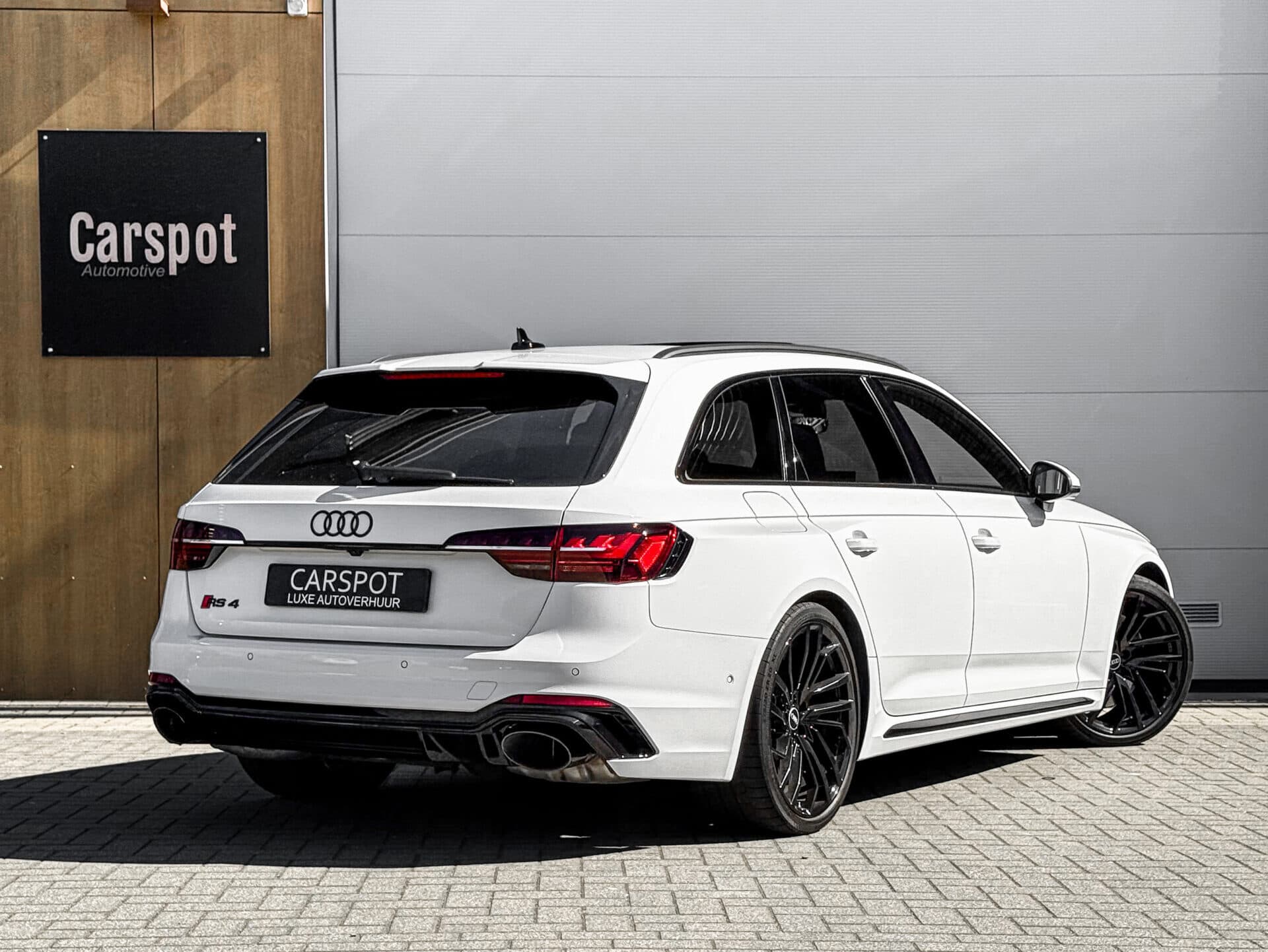 Audi RS4 Avant huren in Frankfurt