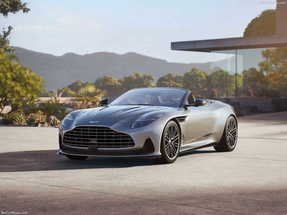 Aston Martin DB12 Volante