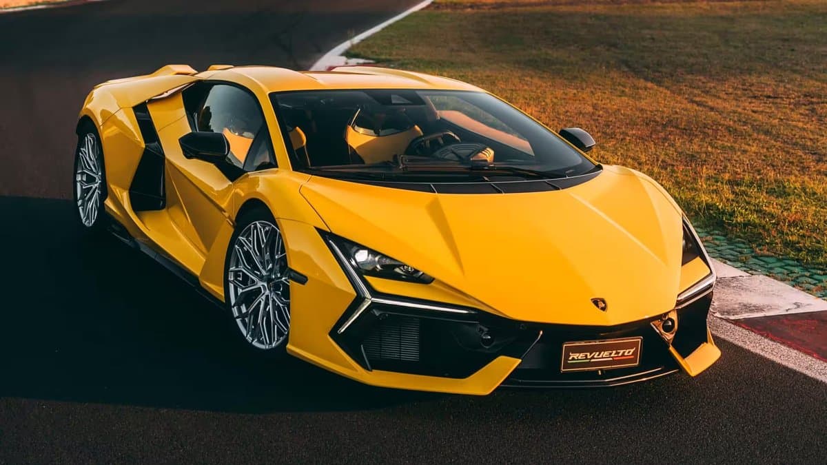Lamborghini Revuelto