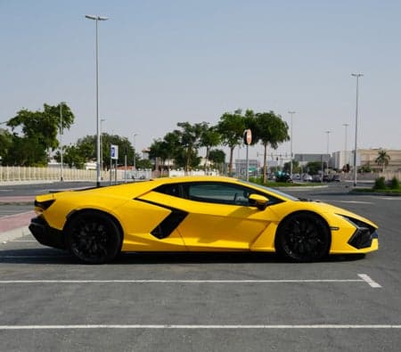 Lamborghini Revuelto 2024