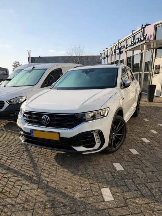 Volkswagen T-Roc R + Akra
