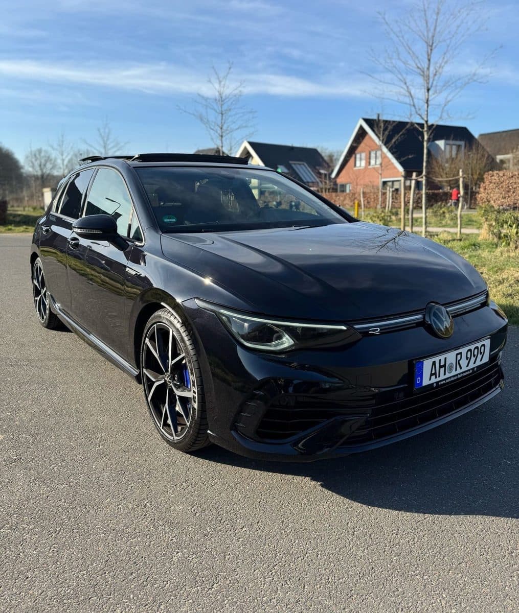 Volkswagen Golf 8R + Akra