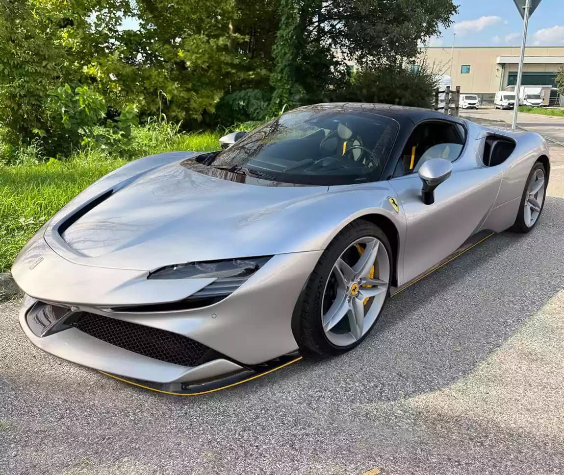 Ferrari SF90 Spider