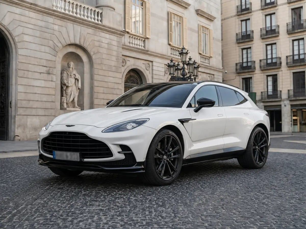 Aston Martin DBX 707