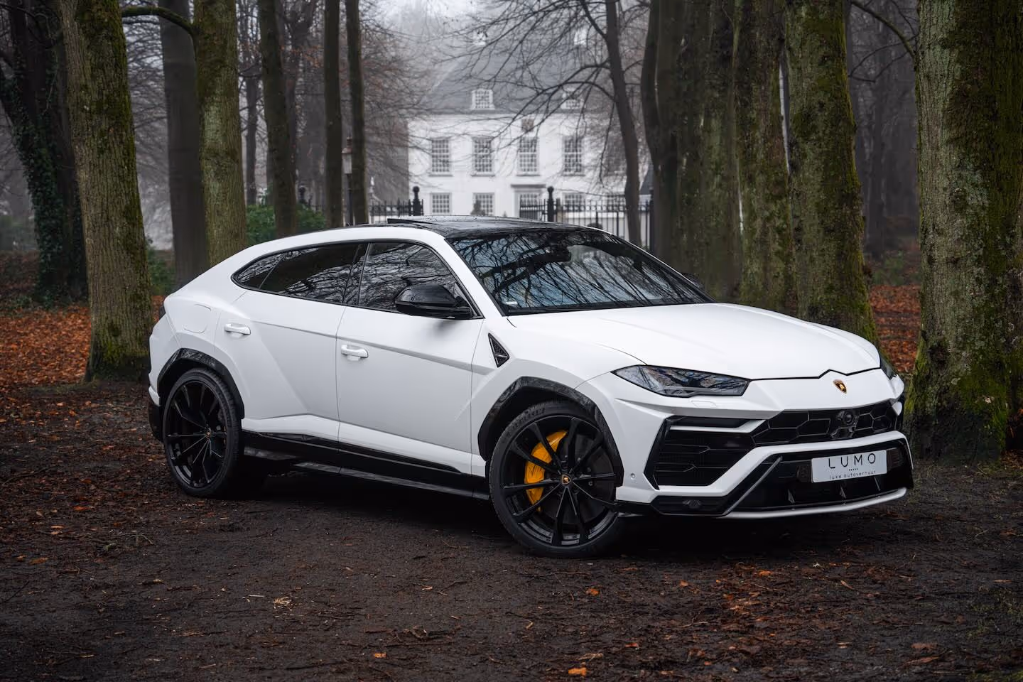 Lamborghini Urus Capsule white